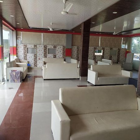 Oyo 82476 Royal Garden Ghaziabad Ngoại thất bức ảnh