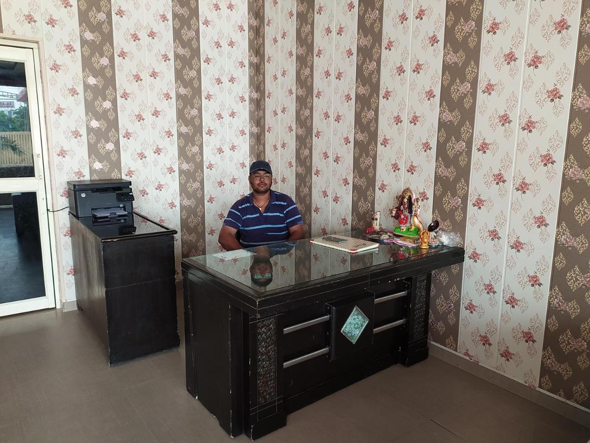 Oyo 82476 Royal Garden Ghaziabad Ngoại thất bức ảnh