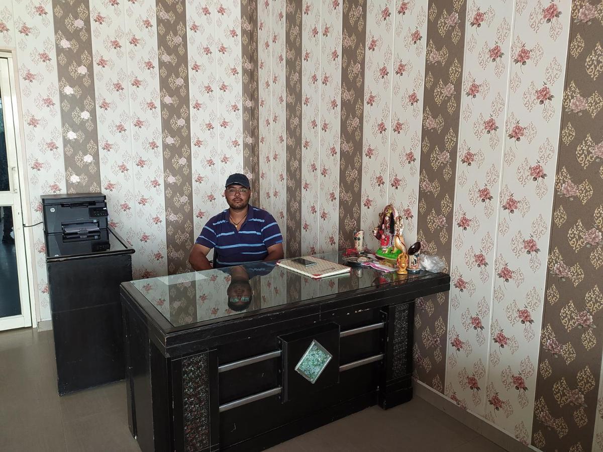 Oyo 82476 Royal Garden Ghaziabad Ngoại thất bức ảnh