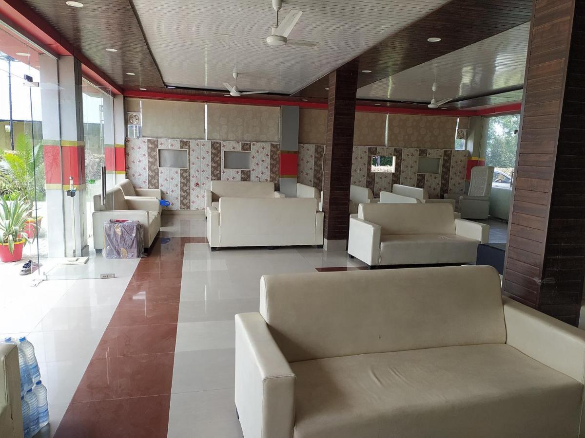 Oyo 82476 Royal Garden Ghaziabad Ngoại thất bức ảnh